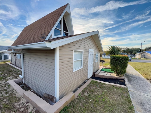 10301 US Highway 27 Unit 16, Clermont, FL 34711 - view of side of home featuring a shingled roof