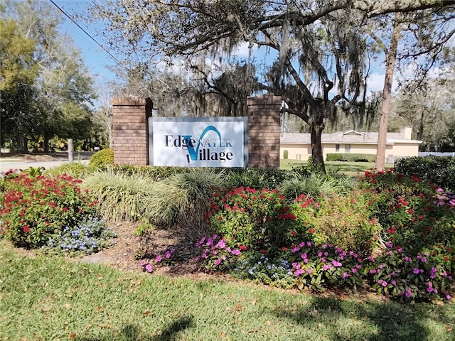 view of community / neighborhood sign