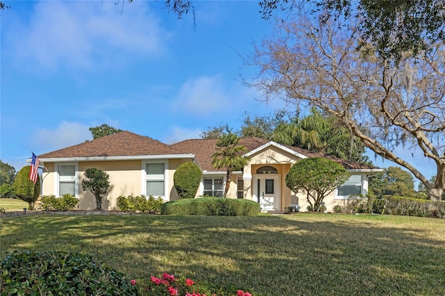 view of front of home featuring a front yard