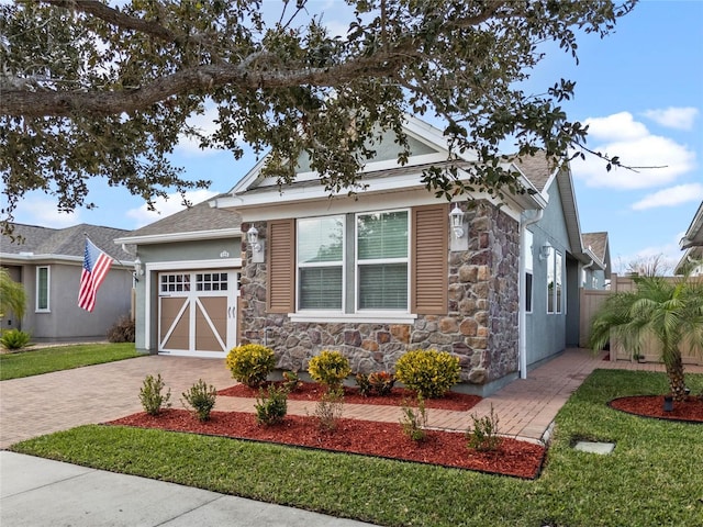 view of front of property featuring a garage and a front yard