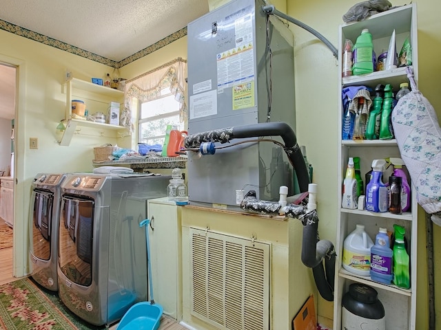 11915 Crk 680, Webster, FL 33597 - laundry area with washing machine and clothes dryer and a textured ceiling