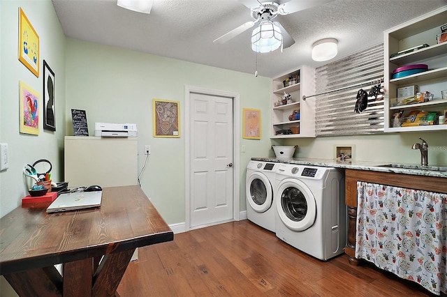 washroom with sink, dark wood-type flooring, ceiling fan, a textured ceiling, and washing machine and clothes dryer