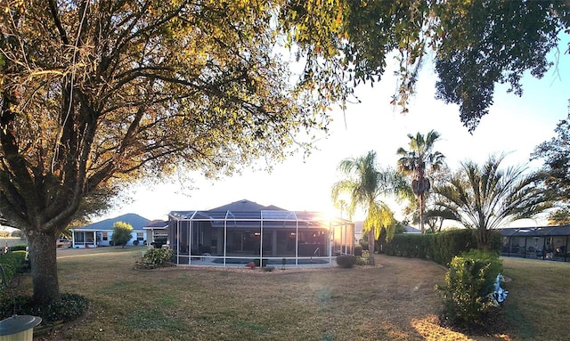 view of yard with a lanai