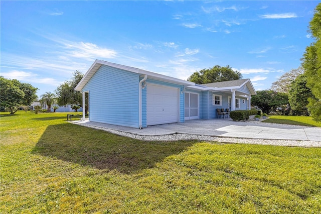 view of front of property featuring a garage and a front lawn