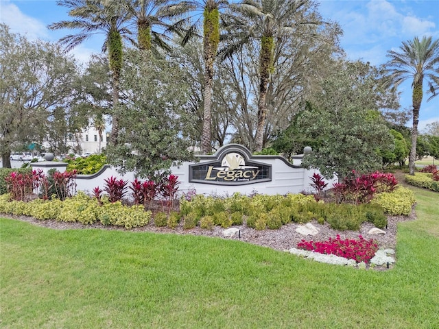 community sign with a lawn