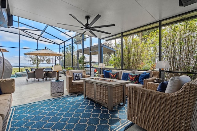 sunroom / solarium featuring ceiling fan