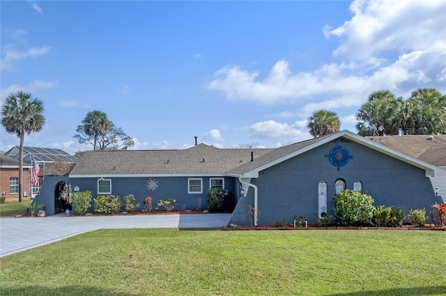 single story home featuring a front yard