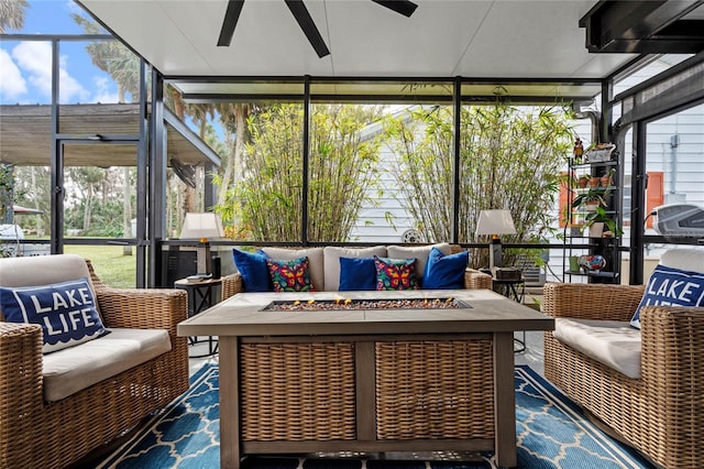 sunroom with ceiling fan