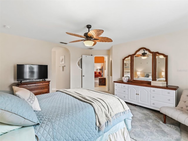 bedroom with ceiling fan