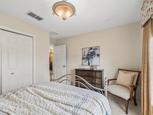 bedroom featuring carpet flooring and a closet