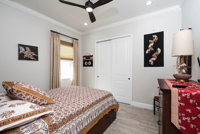 bedroom featuring crown molding, ceiling fan, light hardwood / wood-style floors, and a closet
