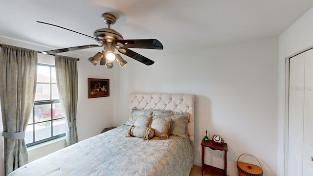 bedroom with ceiling fan