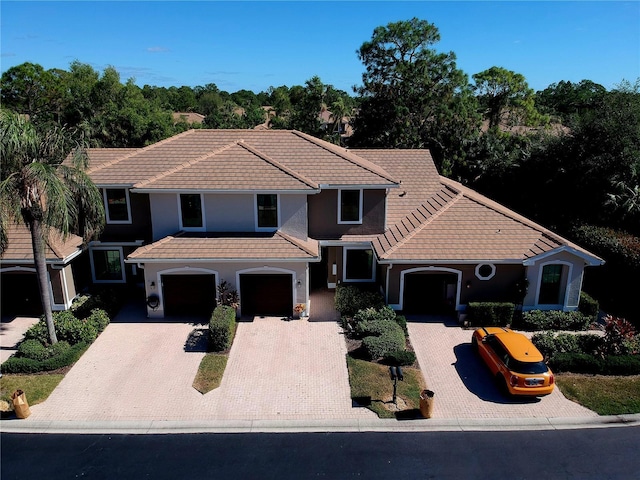 view of front property featuring a garage