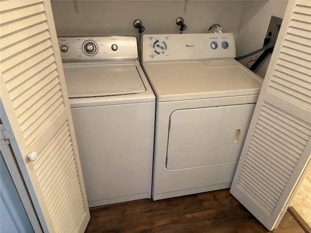 1152 Villa Ln Unit 104, Apopka, FL 32712 - clothes washing area featuring dark hardwood / wood-style floors and washer and dryer
