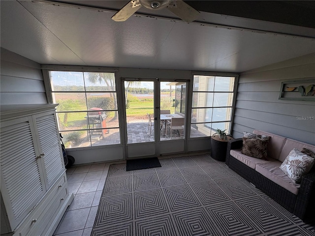 1152 Villa Ln Unit 104, Apopka, FL 32712 - unfurnished sunroom featuring ceiling fan