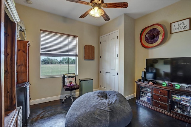 living area with ceiling fan