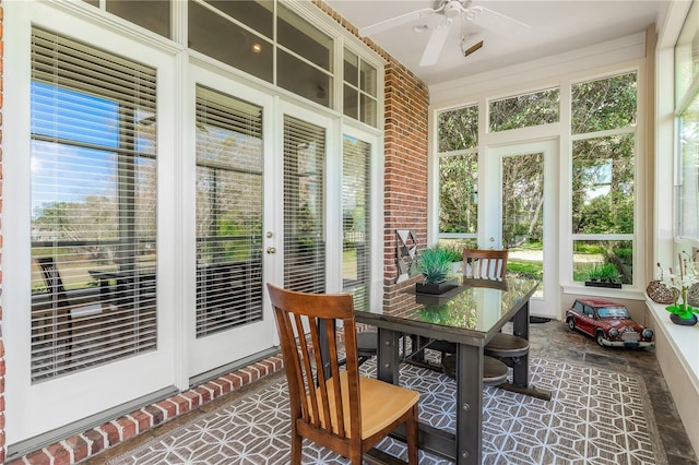 sunroom / solarium featuring ceiling fan