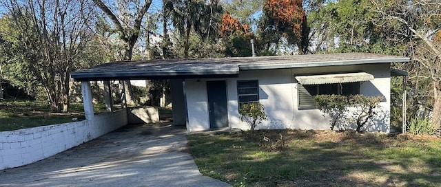 view of front of house with a carport