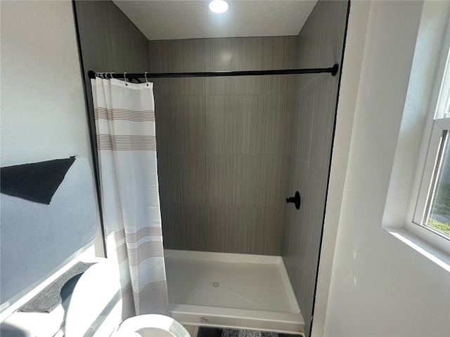 654 NW 9th Ave, Webster, FL 33597 - bathroom with a tile shower