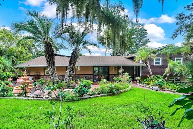 view of front of property with a front yard