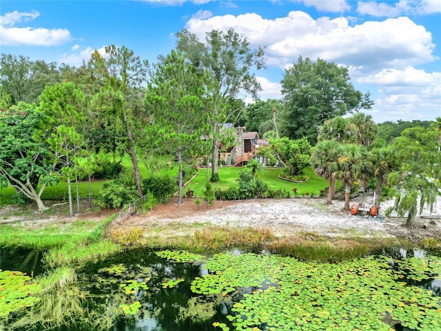 view of yard featuring a water view