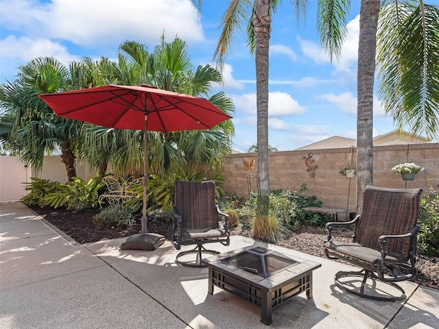 view of patio with an outdoor fire pit