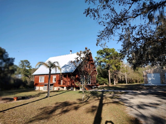 view of front of house featuring a garage, a front yard, and driveway