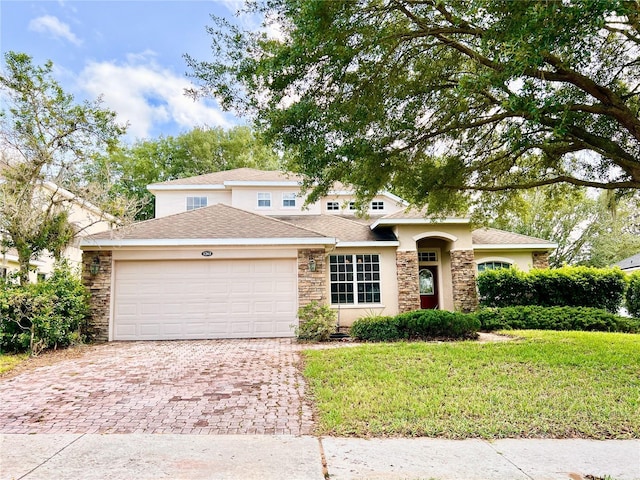 view of front facade featuring a garage and a front yard