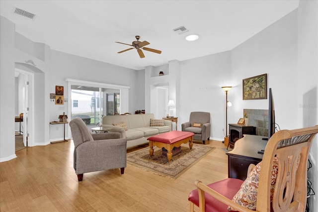 living room featuring light hardwood / wood-style floors and ceiling fan