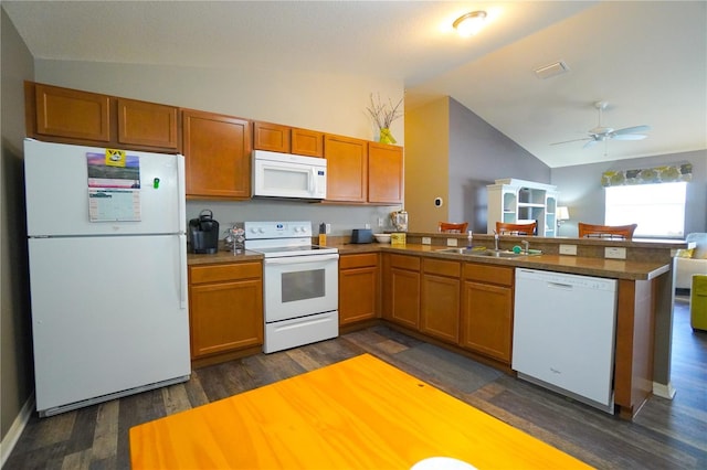 kitchen featuring sink, ceiling fan, kitchen peninsula, dark wood-type flooring, and white appliances