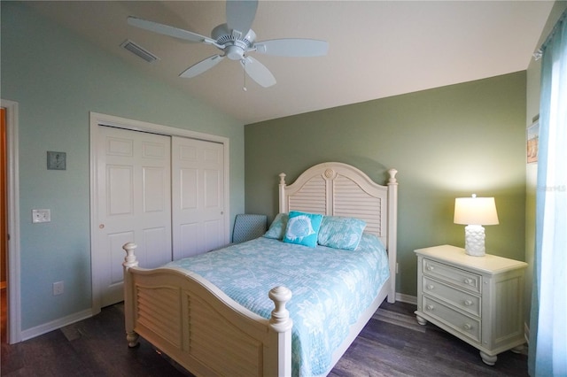 bedroom with dark hardwood / wood-style flooring, lofted ceiling, a closet, and ceiling fan