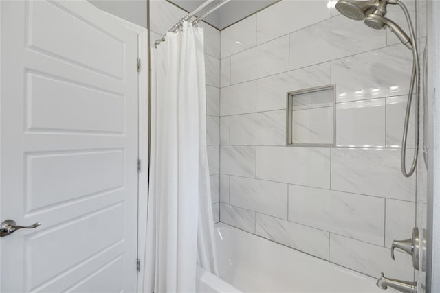 bathroom featuring shower / bath combo