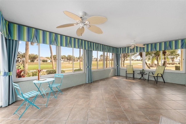 sunroom with ceiling fan