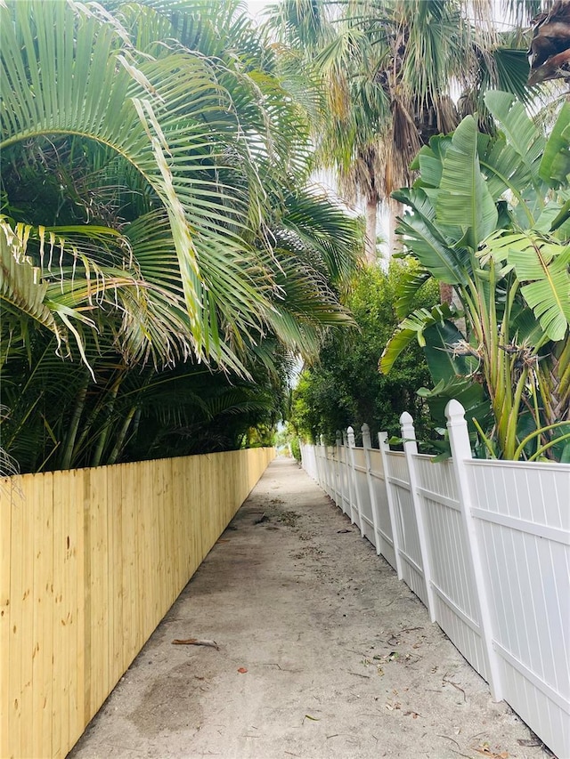 933 Harbor Dr S, Venice, FL 34285 - exterior space featuring fence