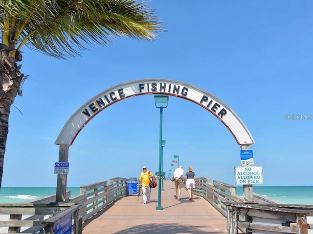 933 Harbor Dr S, Venice, FL 34285 - surrounding community featuring a water view