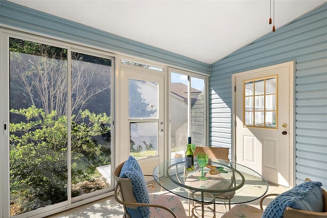 sunroom with vaulted ceiling