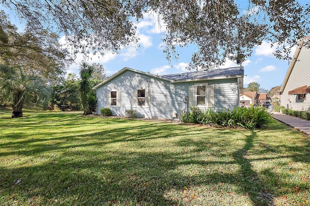 ranch-style house featuring a front lawn