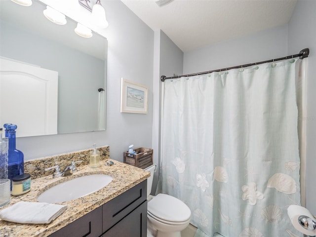 bathroom featuring a shower with shower curtain, vanity, and toilet