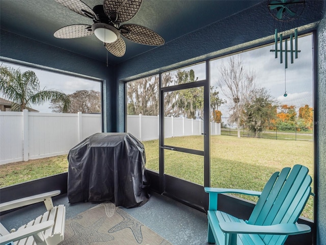 sunroom with a ceiling fan