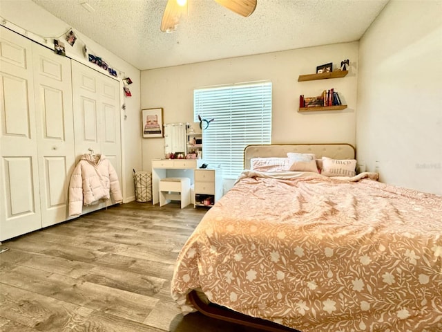 bedroom featuring ceiling fan, hardwood / wood-style floors, a closet, and a textured ceiling