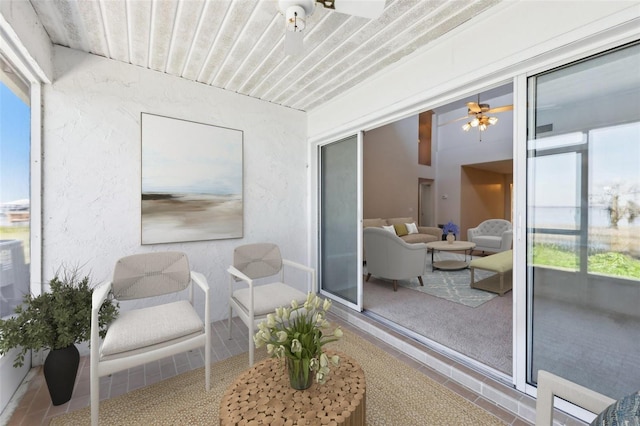 sunroom / solarium featuring a ceiling fan