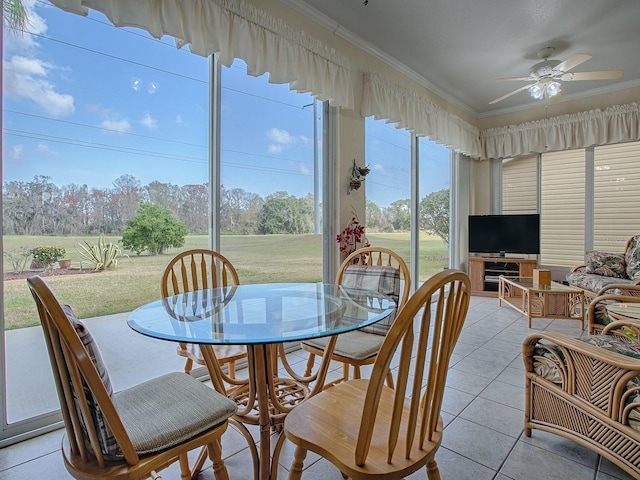 sunroom with ceiling fan