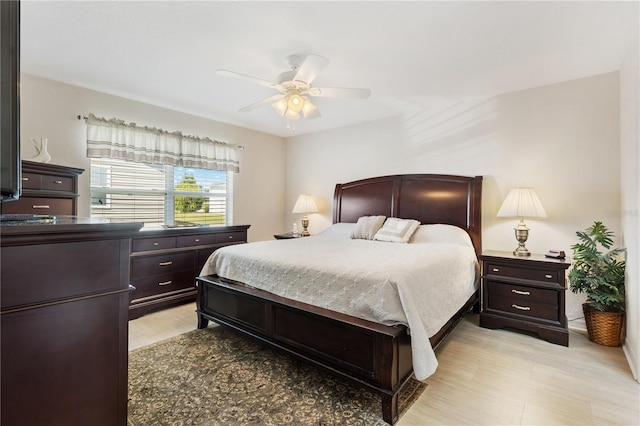 bedroom featuring ceiling fan