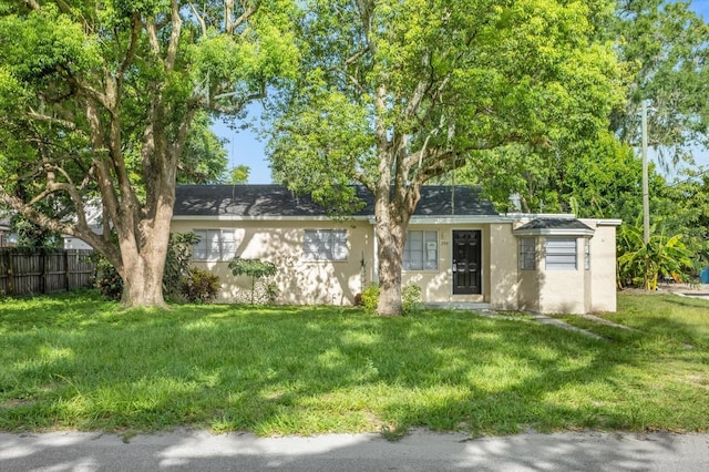 view of front of house featuring a front yard