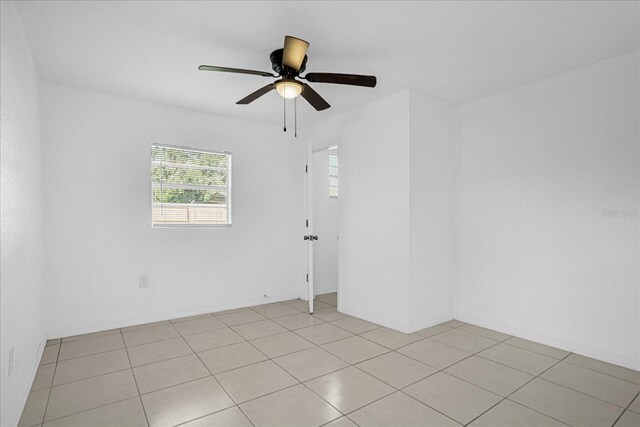 empty room with ceiling fan