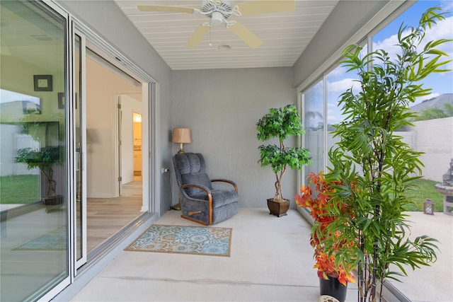 sunroom / solarium with ceiling fan