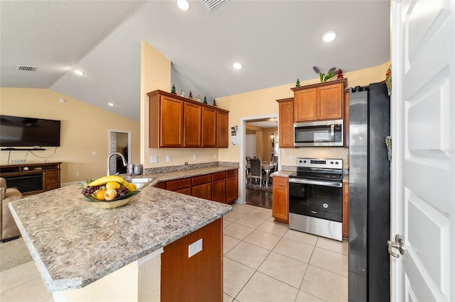 4000 SE 98th Pl, Belleview, FL 34420 - kitchen featuring visible vents, a sink, open floor plan, appliances with stainless steel finishes, and a peninsula