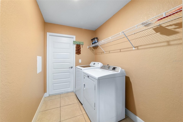 4000 SE 98th Pl, Belleview, FL 34420 - laundry area featuring washer and dryer, baseboards, laundry area, and light tile patterned floors