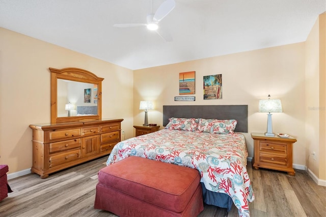 bedroom featuring light wood-style flooring, baseboards, and a ceiling fan