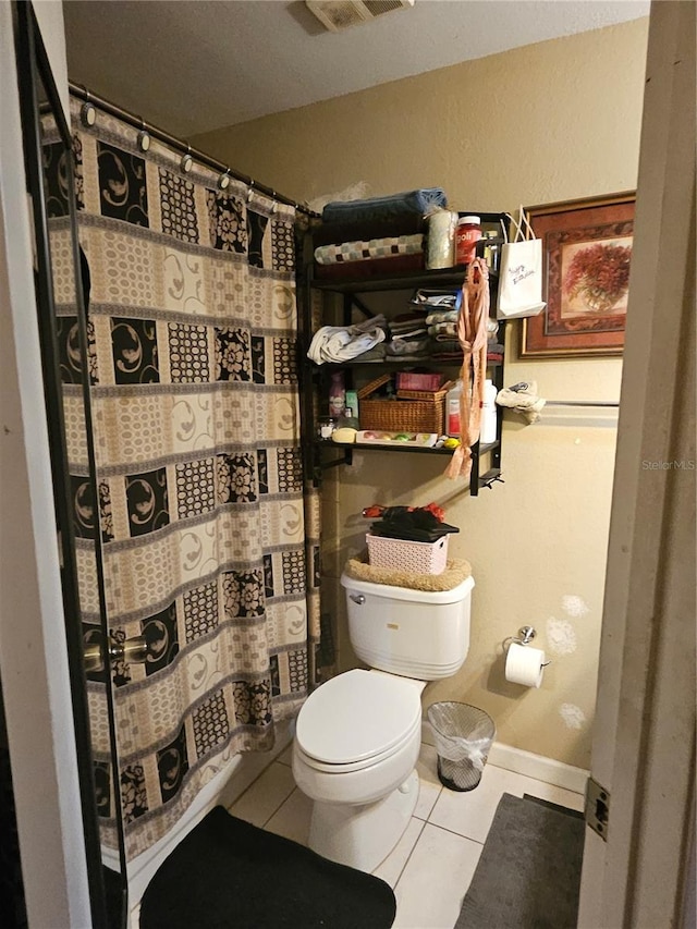 bathroom featuring curtained shower, visible vents, toilet, and tile patterned floors